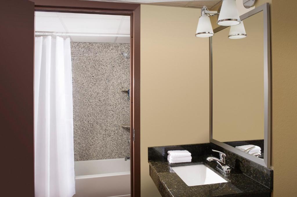 Four Points by Sheraton Virginia Beach Oceanfront image 20