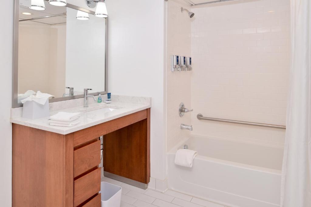 Four Points by Sheraton Virginia Beach Oceanfront image 7
